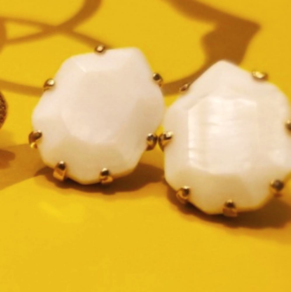 White Kendra Scott morgans set in gold